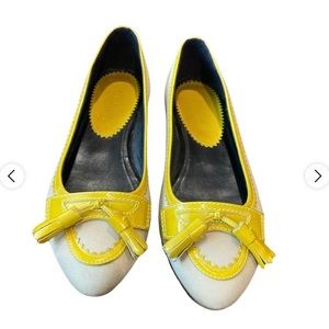 Burberry "Brogue Stanhope Loafer with Tassels" - excellent condition